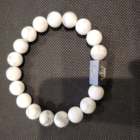 CaliBeadMan Cali Grey & White Bead Howlite Stretch Bracelet - Picture 4 of 7